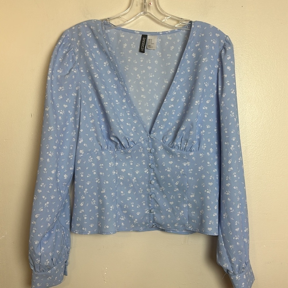 H&M Ditsy Floral Covered Button Front V-Neck Long Sleeve Top Blouse - Picture 3 of 8